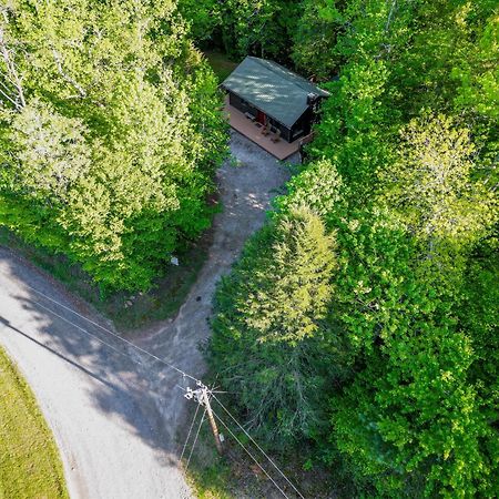 The Big Little Cabin - Hot Tub & Playground 달로네가 외부 사진