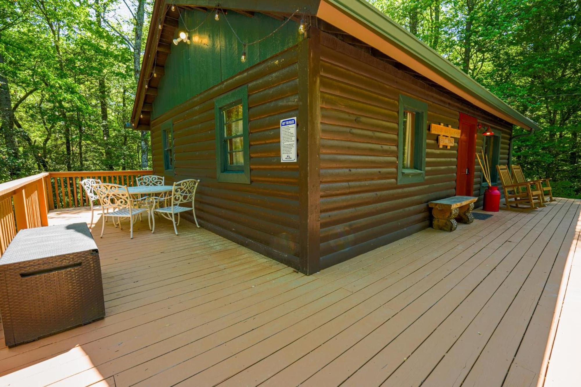 The Big Little Cabin - Hot Tub & Playground 달로네가 외부 사진