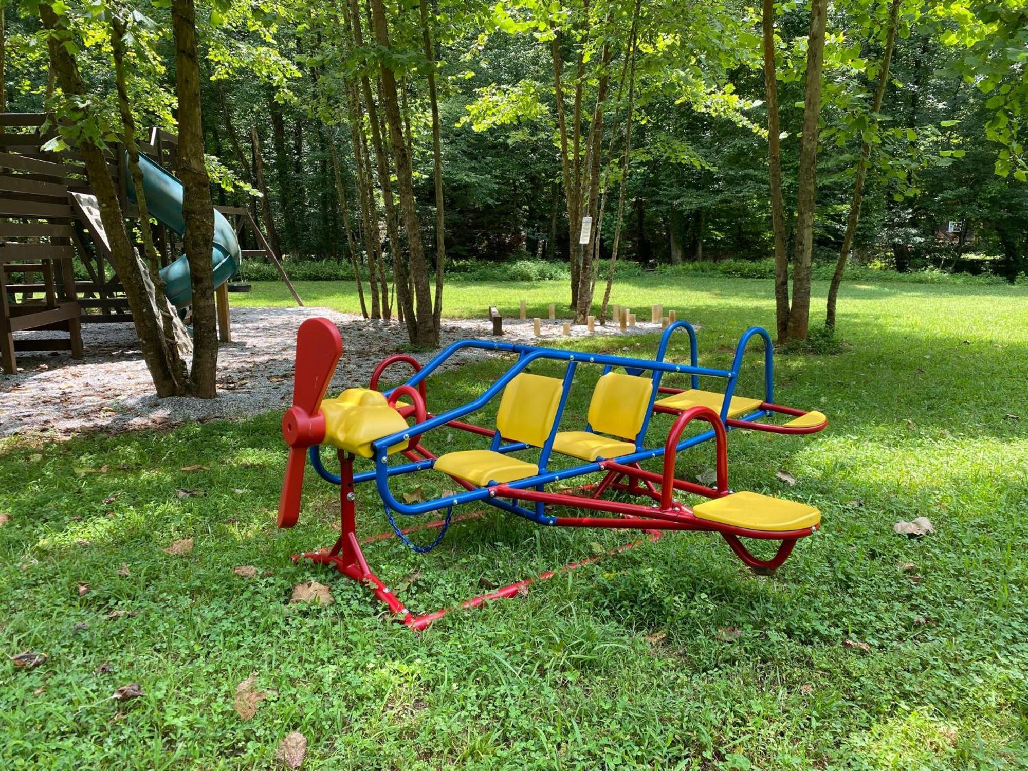 The Big Little Cabin - Hot Tub & Playground 달로네가 외부 사진