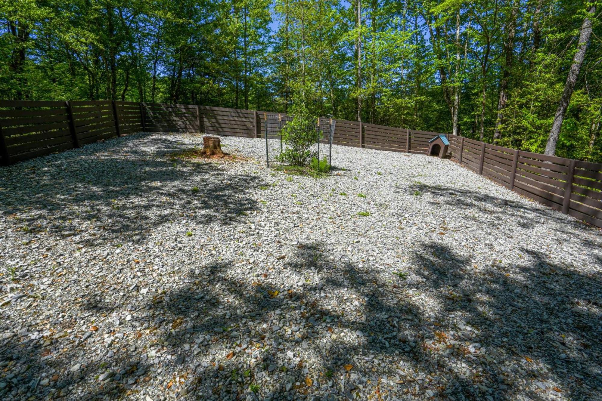 The Big Little Cabin - Hot Tub & Playground 달로네가 외부 사진