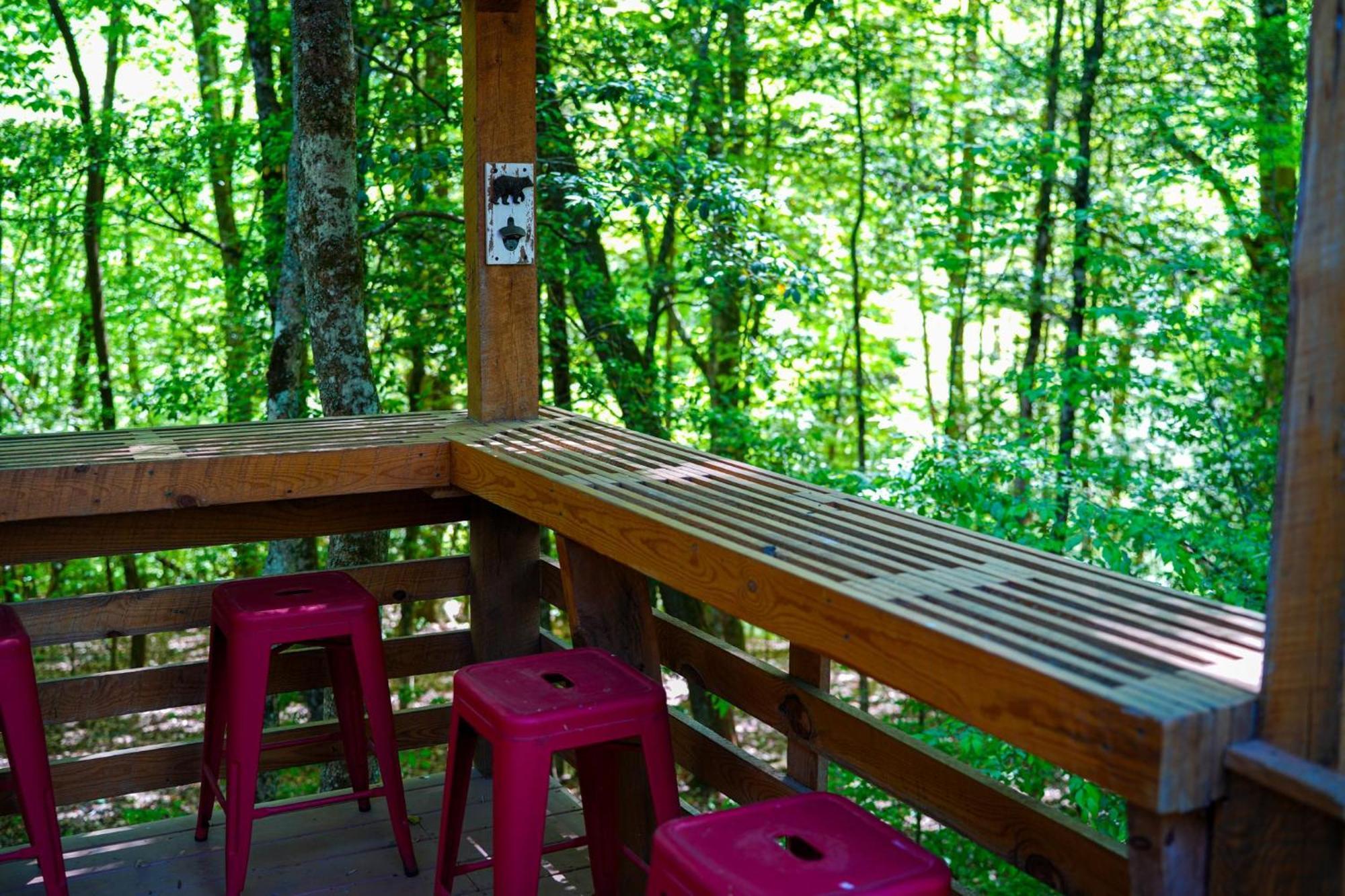 The Big Little Cabin - Hot Tub & Playground 달로네가 외부 사진