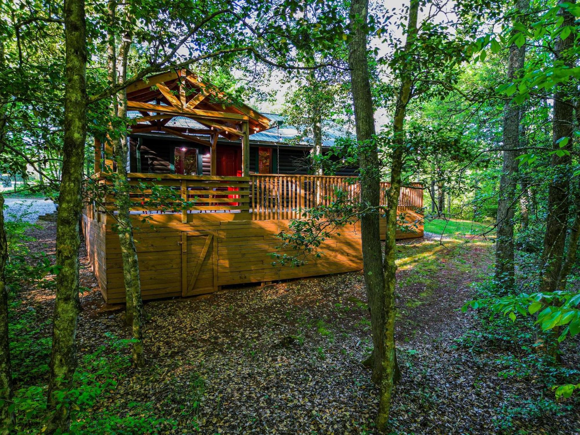 The Big Little Cabin - Hot Tub & Playground 달로네가 외부 사진