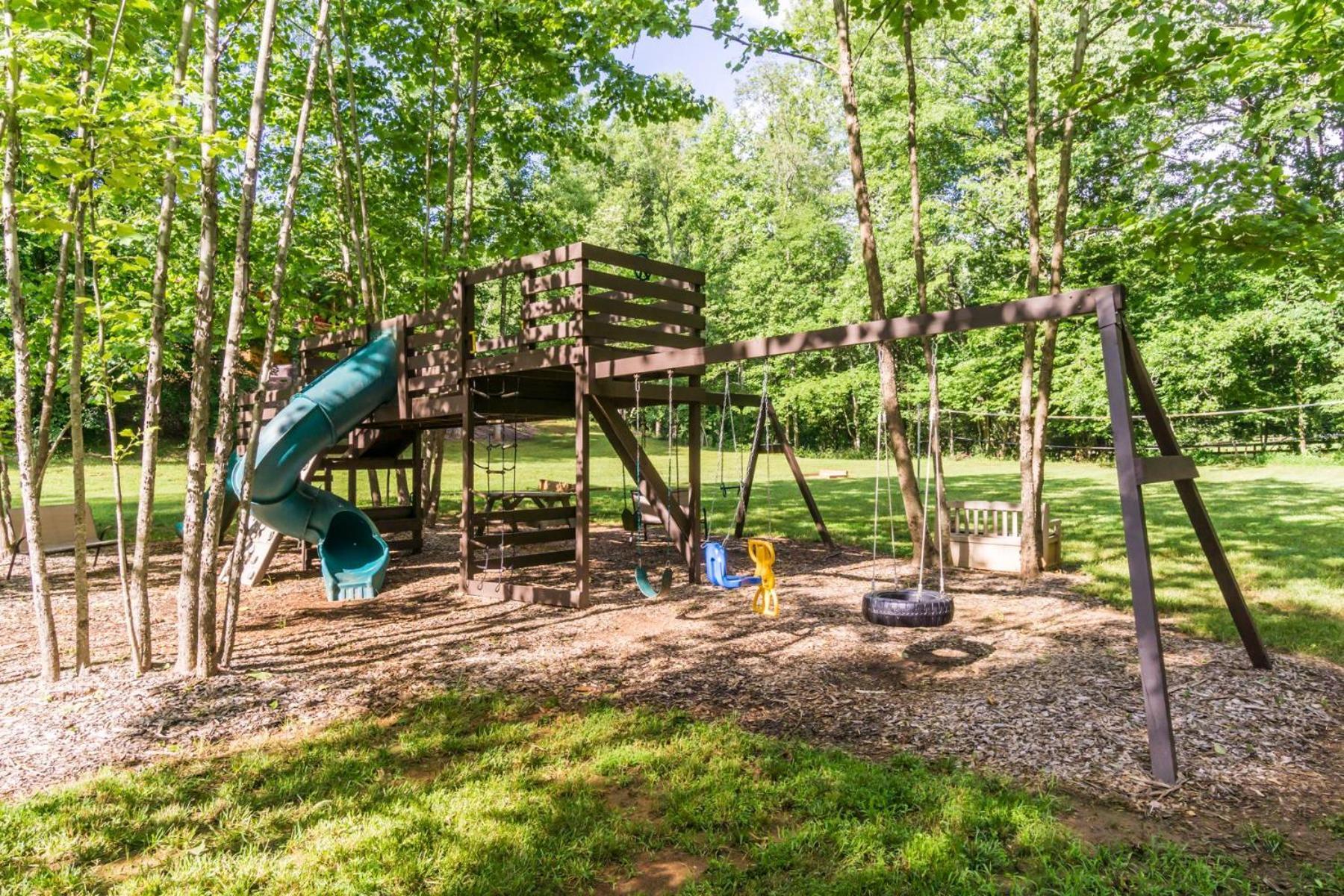 The Big Little Cabin - Hot Tub & Playground 달로네가 외부 사진